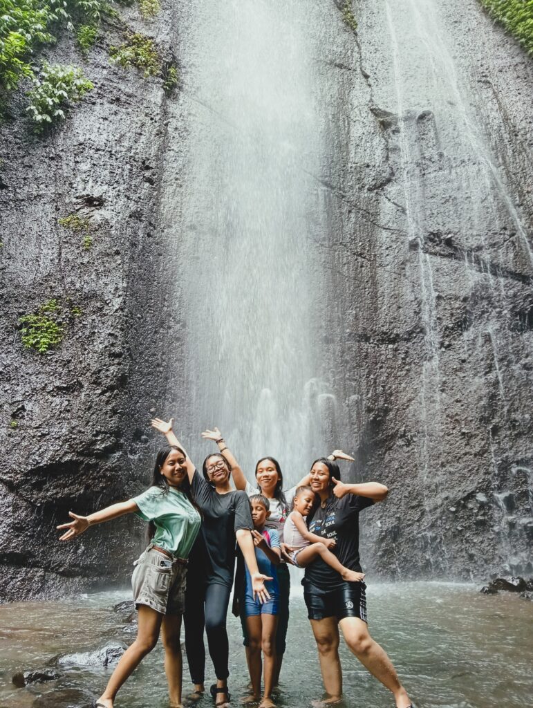 vosal di depan curug nangka