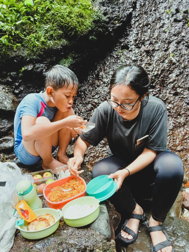 makan siang di curug nangka