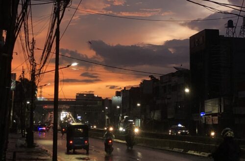 foto sore sebagai refleksi diri ketika mengambil keputusan yang ada pengorbanan