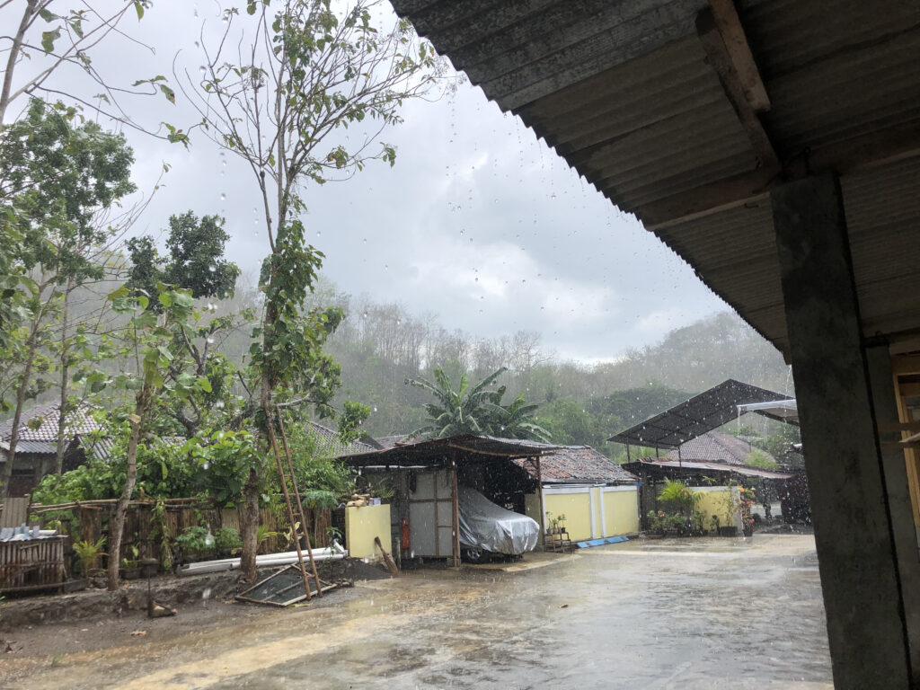 suasana hujan di daerah Gunungkidul, Yogyakarta