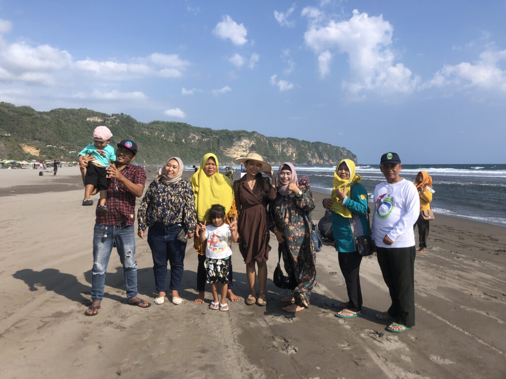 foto bersama di Pantai Parangtritis