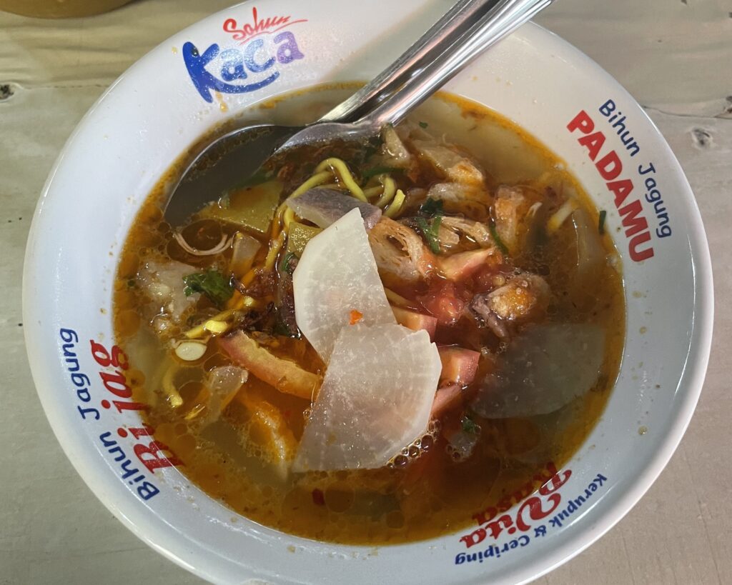 makan soto mie bogor