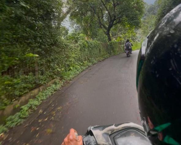 naik ojek ke curug cilember