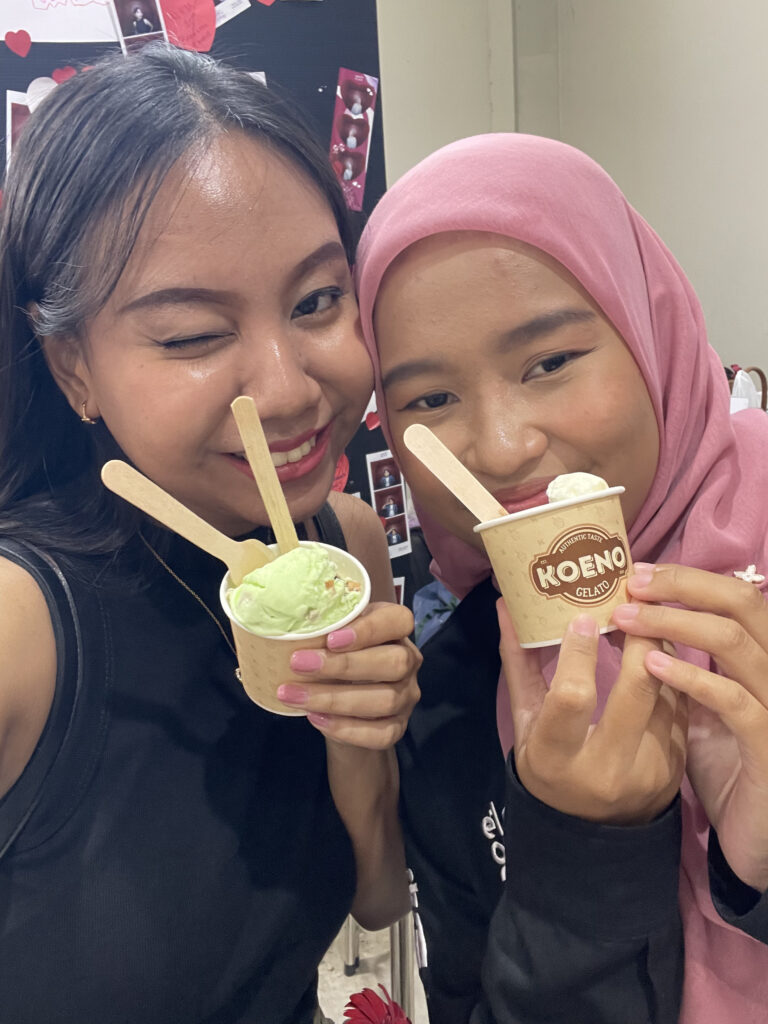 makan es krim gelato di bazar local brand chillax