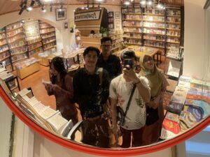 foto di toko buku patjarmerah di tanggal 21 April 2025