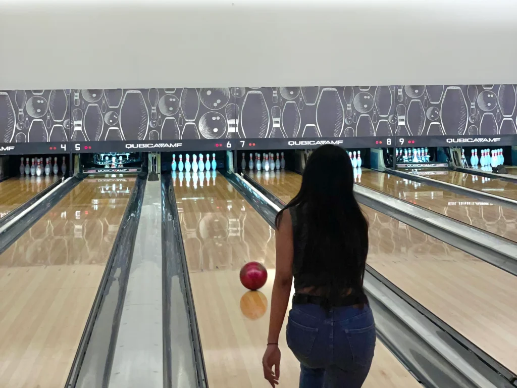 Veni bermain bowling