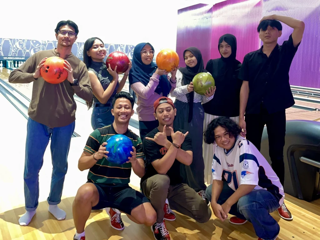 Aku dan teman-teman BLS sehabis main bowling