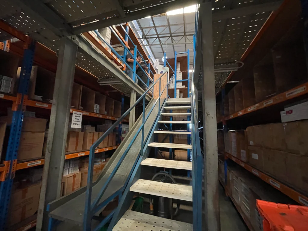 tangga di event super sale warehouse gramedia