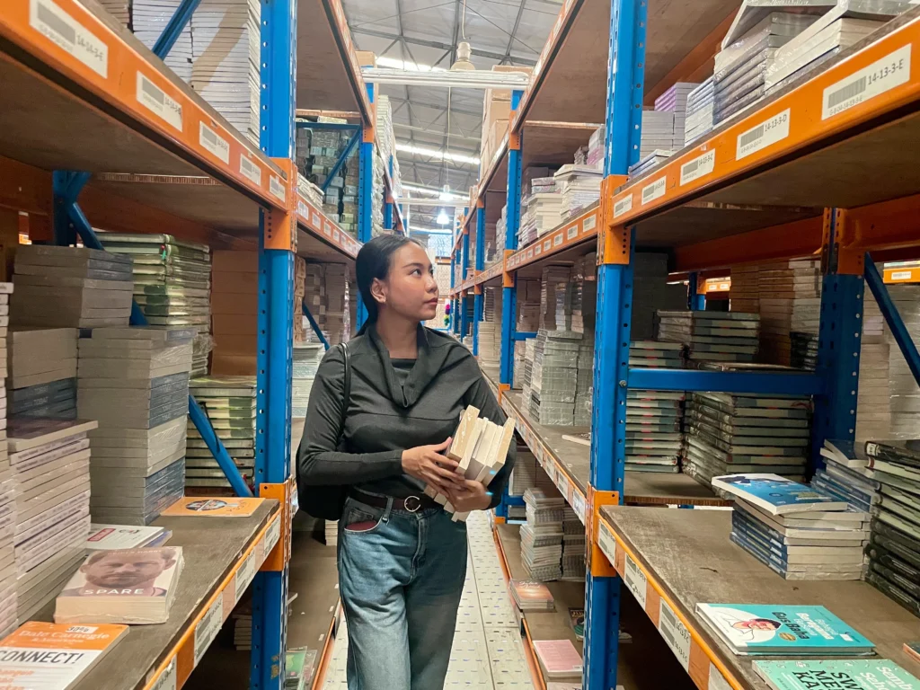 aku lihat-lihat event super sale warehouse gramedia