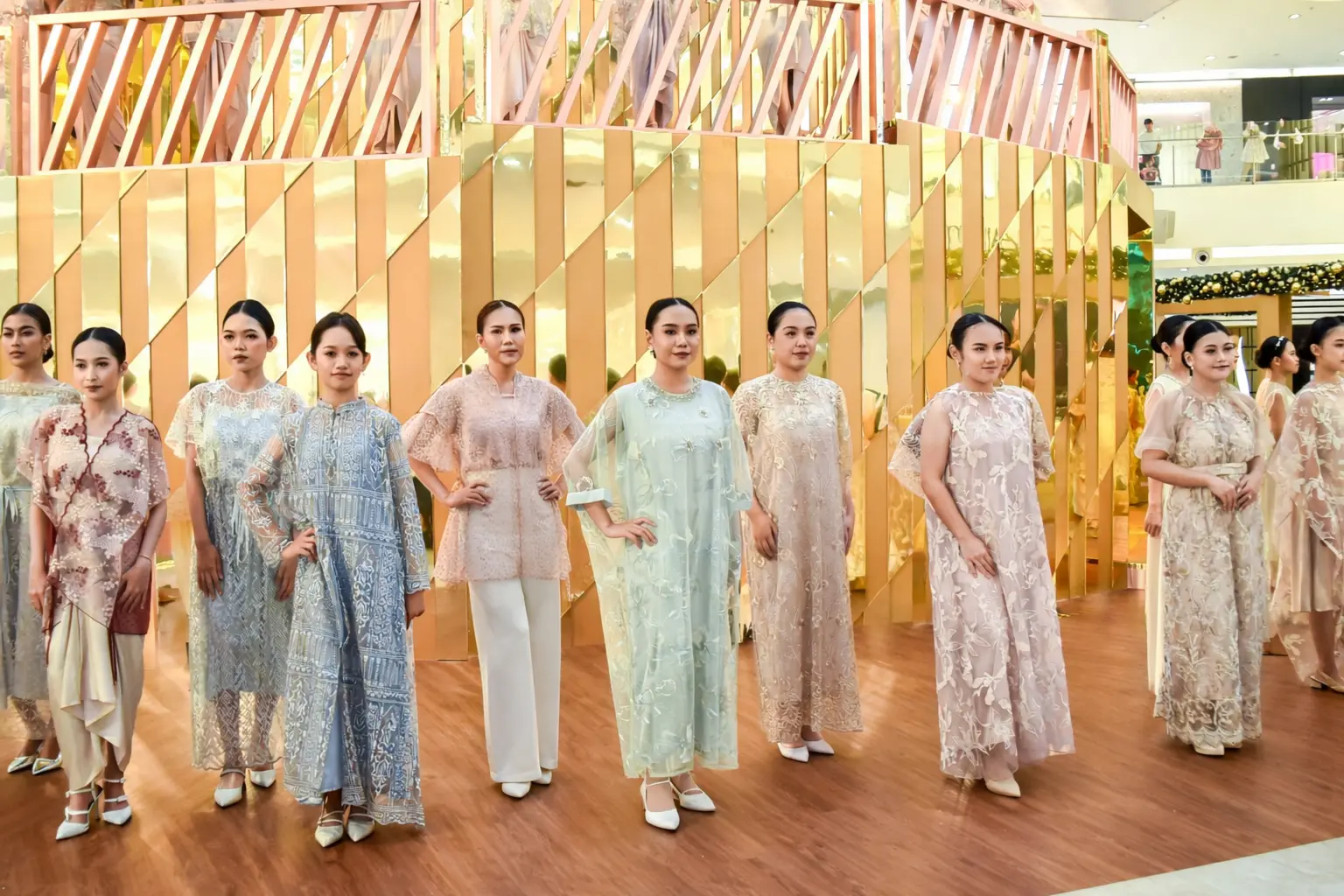 Model’s Diary: Sheer Elegance dan Ruang yang Diberikan Sebuah Busana